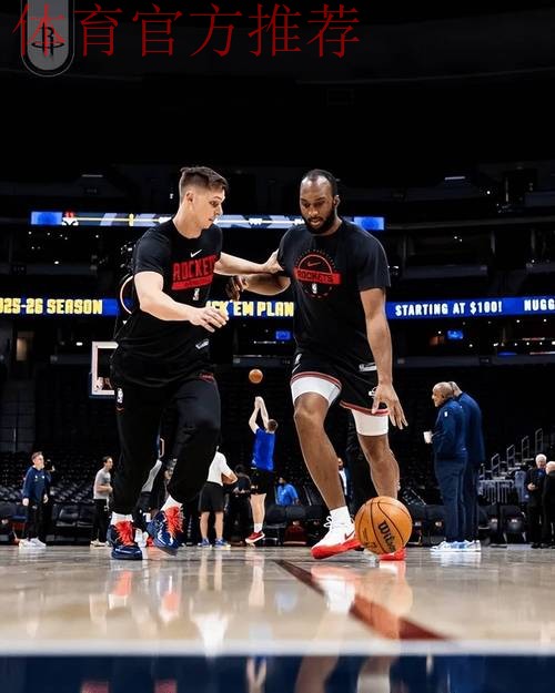 全神贯注!火箭官媒晒众球员赛前训练照:是时候动真格了 全神贯注!火箭官媒晒众球员赛前训练照:是时候动真格了